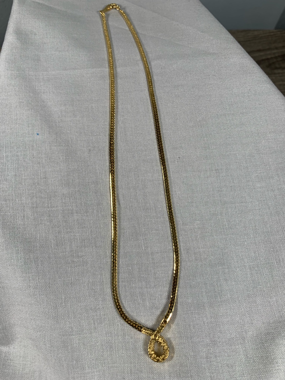 1988 Avon Plaza Collection Simulated Diamond &Blue Sapphire Necklace - Picture 4 of 6